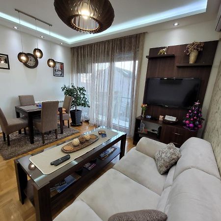 Apartment Iris Belgrado Esterno foto