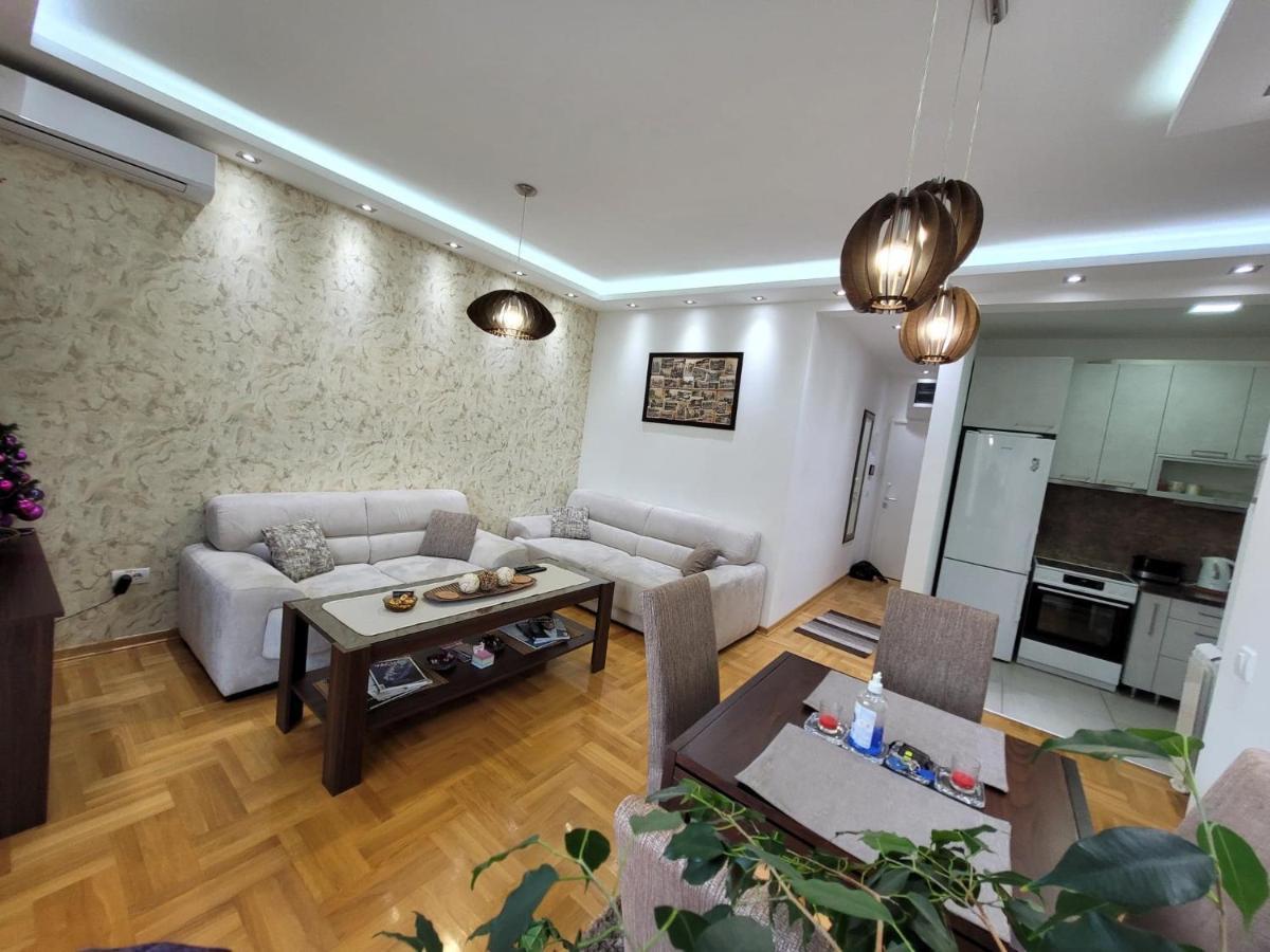 Apartment Iris Belgrado Esterno foto
