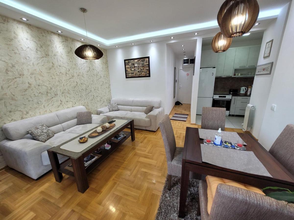 Apartment Iris Belgrado Esterno foto
