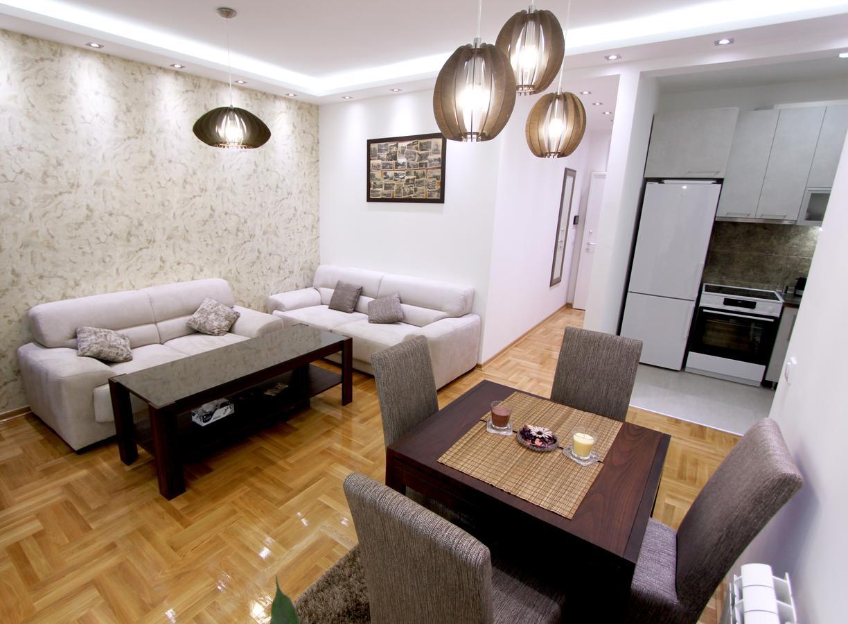Apartment Iris Belgrado Esterno foto
