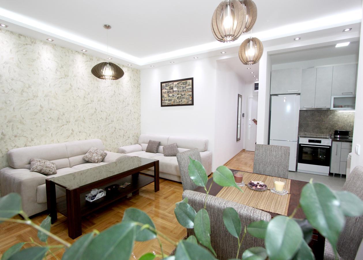 Apartment Iris Belgrado Esterno foto