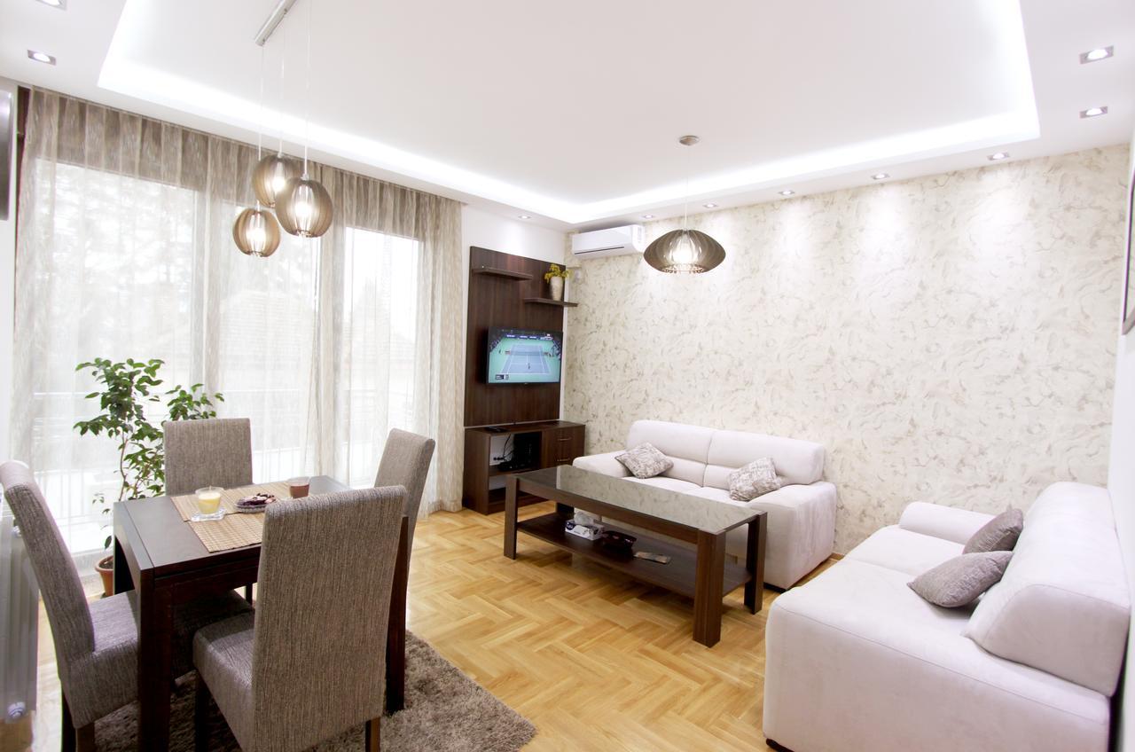 Apartment Iris Belgrado Esterno foto